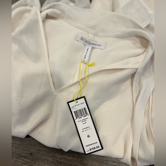 BCBG Shift Dress 🤍 - Picture 10 of 16